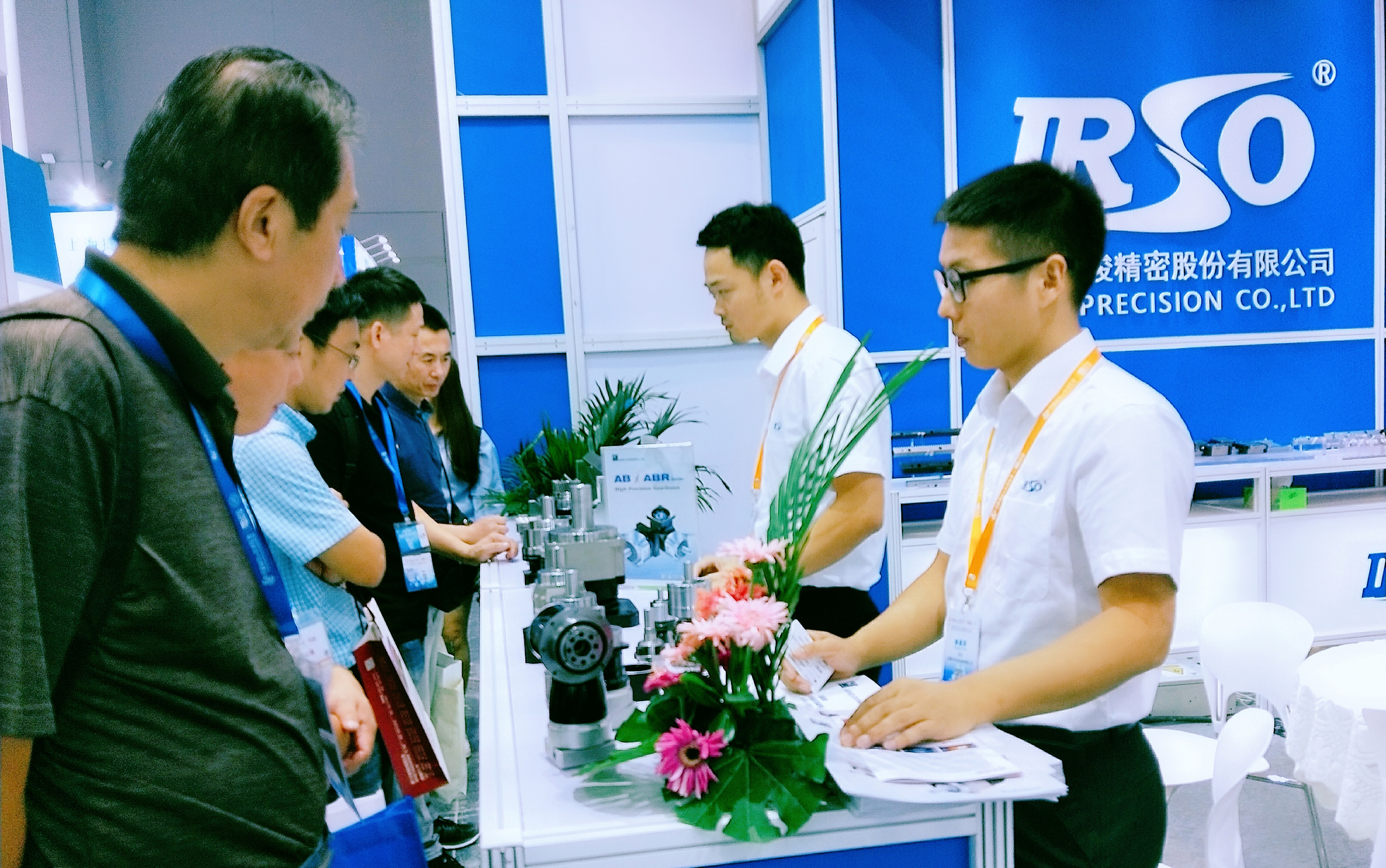 【上?！?019上海工業(yè)博覽會(huì) 公司展位人潮如梭